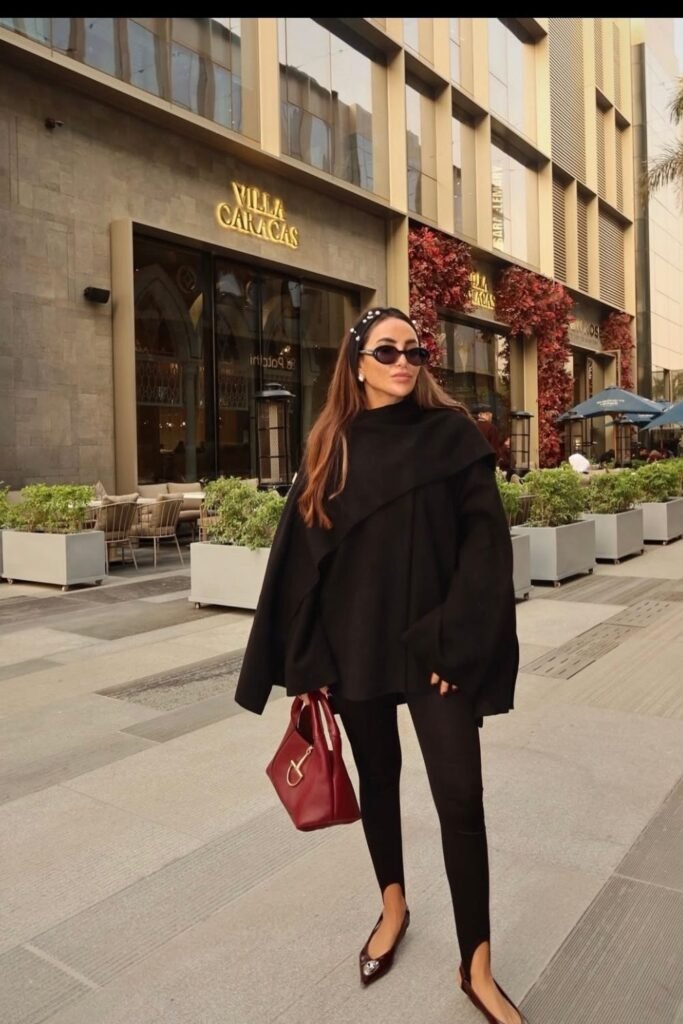 Black Oversized Top With Leggings and Pointed Flats