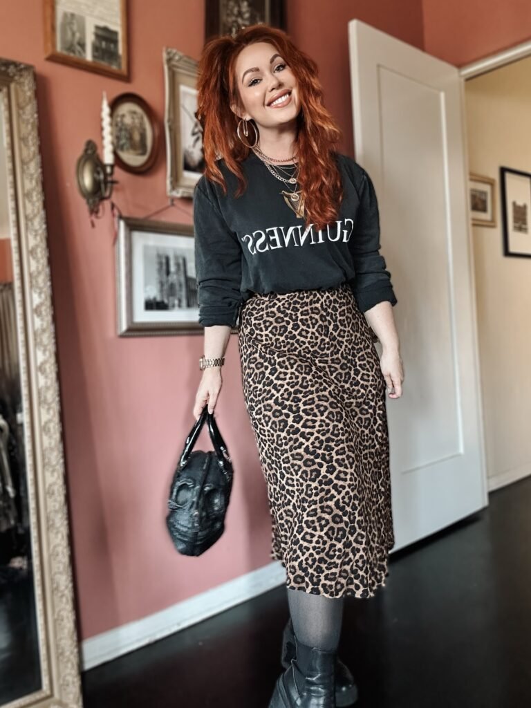Black Sweatshirt With a Leopard Midi Skirt_lahistorygirl
