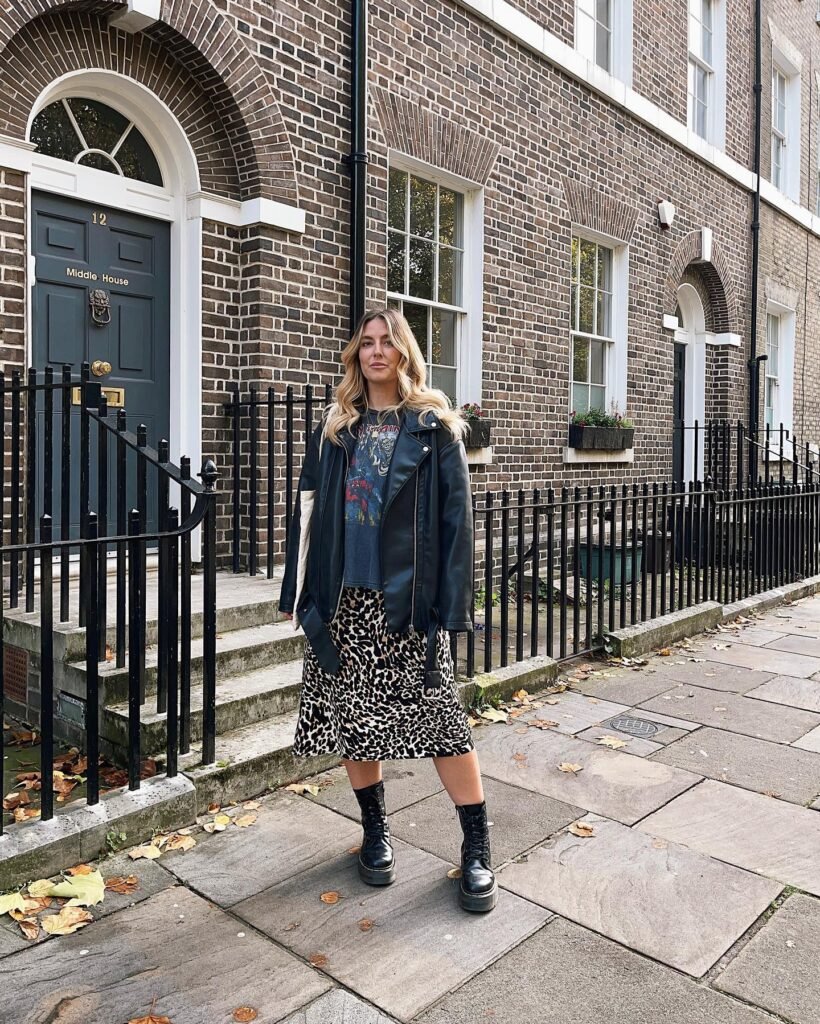 Sherpa-Lined Denim Jacket With an Oversized Band Tee