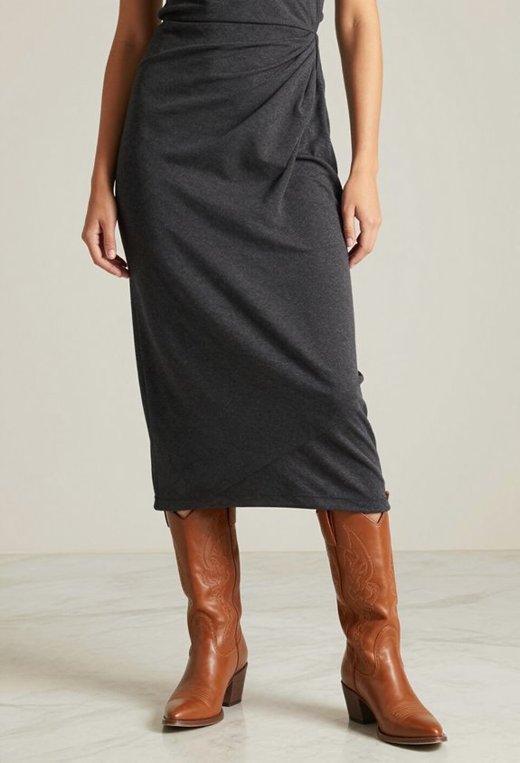 comfortable flattering workplace attire