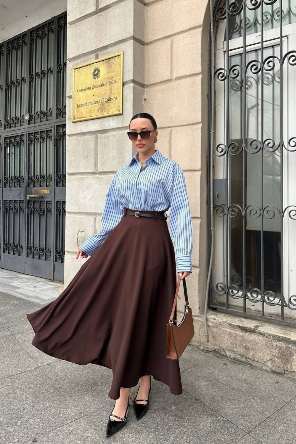 17 Maxi Skirt Office Outfits That Look Polished, Not Sloppy