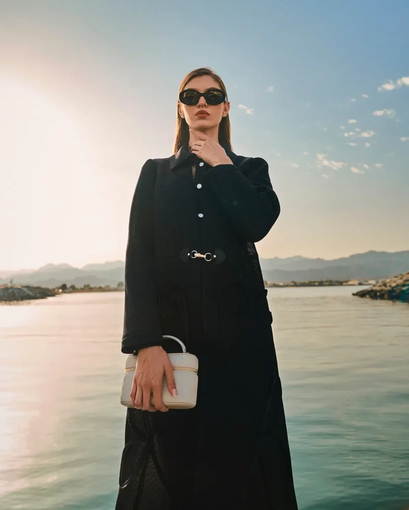 Mesh-Textured Long Coat With a Cream Bag