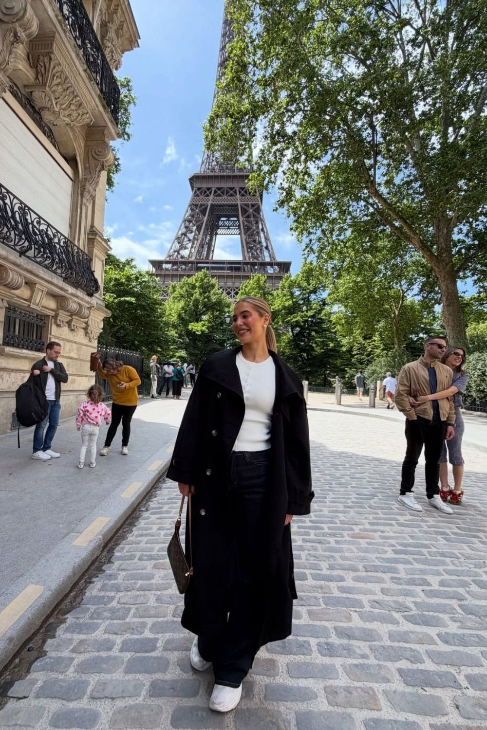 Black Trench Coat Outfit Ideas