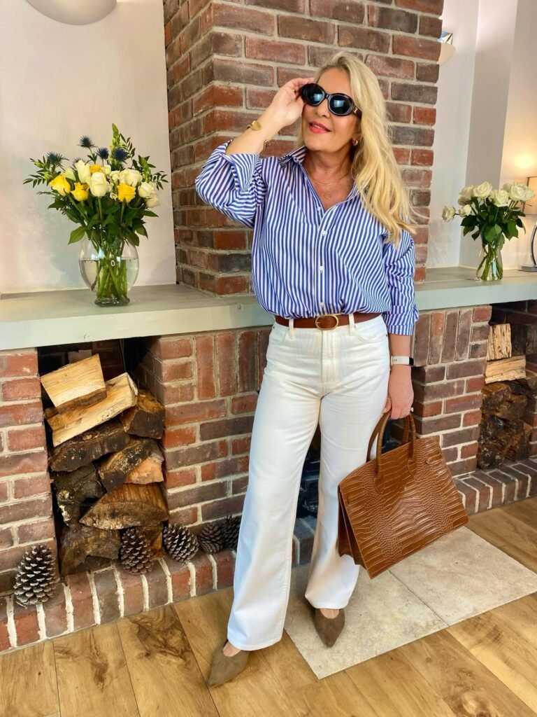 Tuck a Blue Striped Shirt Into White Wide-Leg Jeans_my_friend