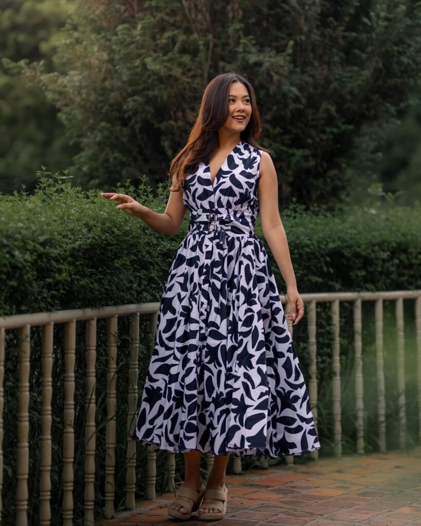 Abstract Print Fit-and-Flare With a Double Buckle Belt_junethelabel