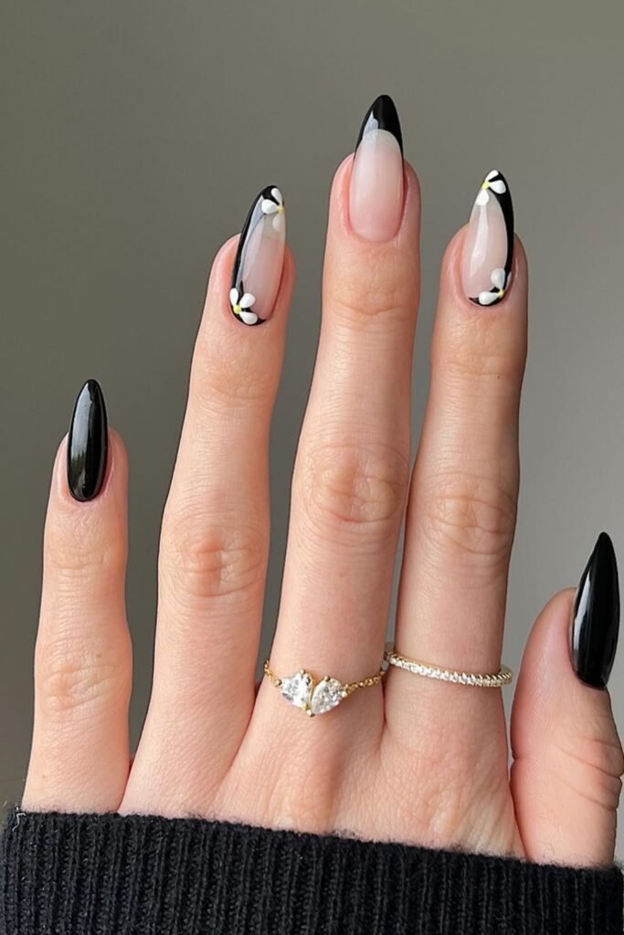 Black French Tips With Tiny White Daisies_thehotblend