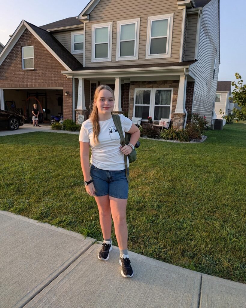 Graphic Tee and Denim Shorts for an Easy First-Day Outfit