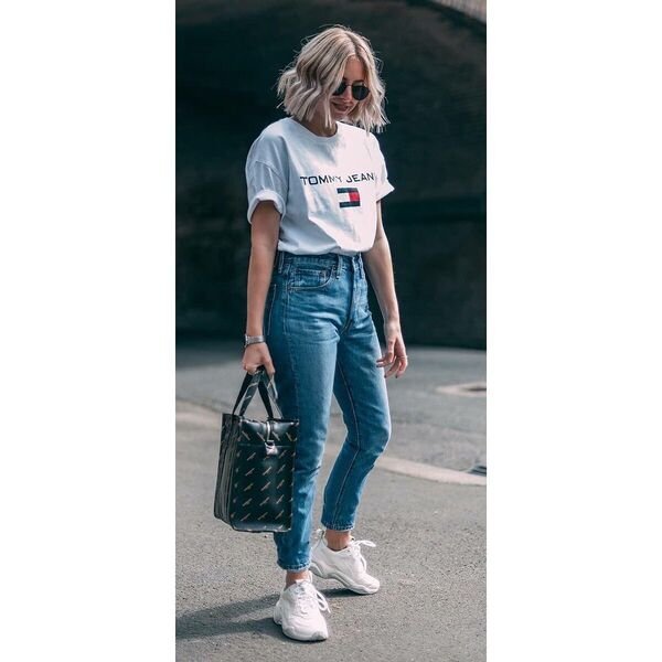 Logo Tee and Mom Jeans With White Sneakers