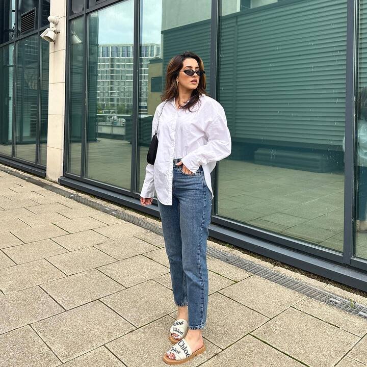 Oversized White Shirt With Mom Jeans and Flat Sandals
