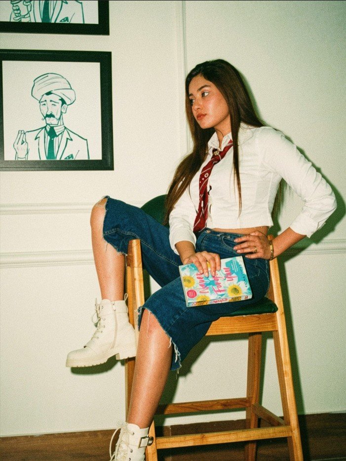 Preppy Tie, Cropped Shirt, and Relaxed Denim_laibatariqofficial