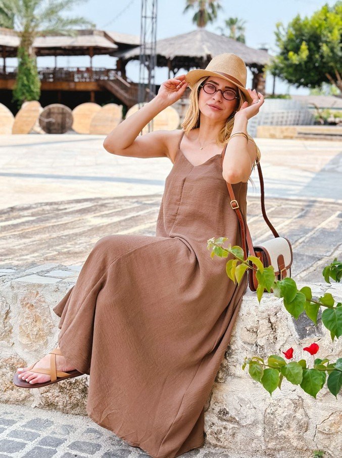 Relaxed Linen Maxi With a Straw Fedora