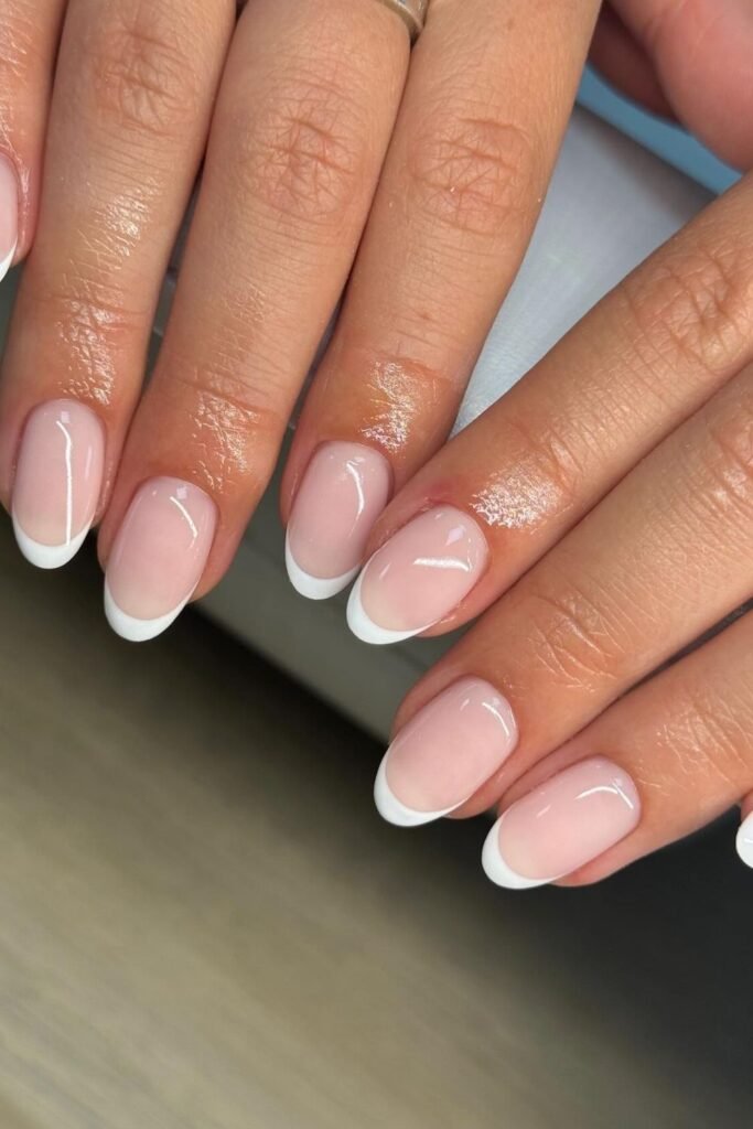 The Classic French Manicure (And Why It Still Works for Graduation)