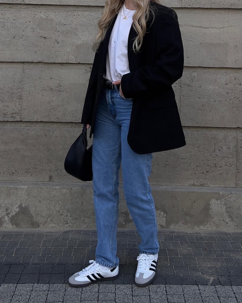Oversized Black Blazer for a Relaxed Christmas Day