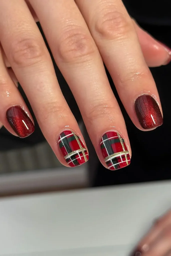 Red Velvet With Two Plaid Nails