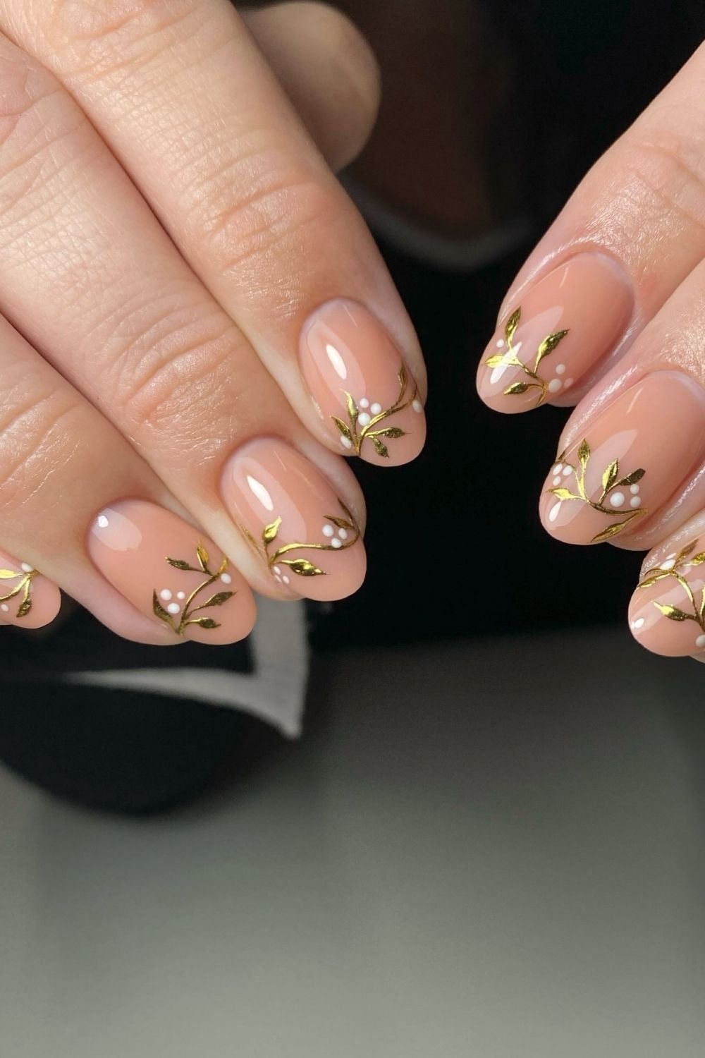 18 Classy Christmas Nails That Look Polished, Festive, and Grown Up