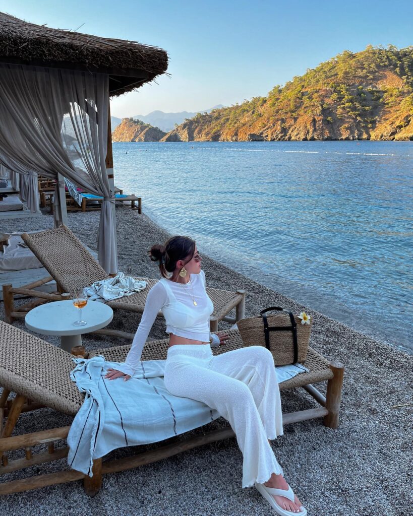 White Knit Co-Ord With Wide-Leg Trousers